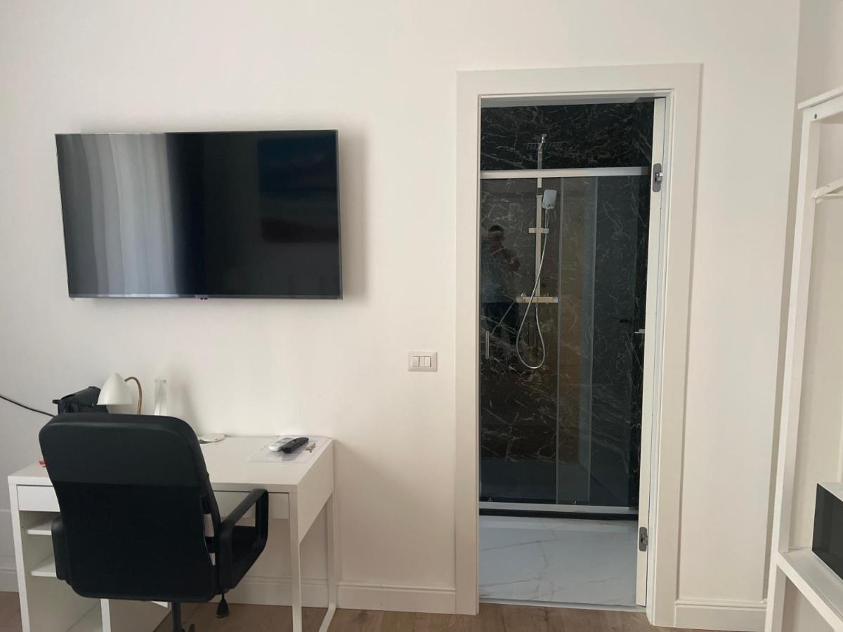 P18&Rooms Palestrina 18 Milan Bagian luar foto