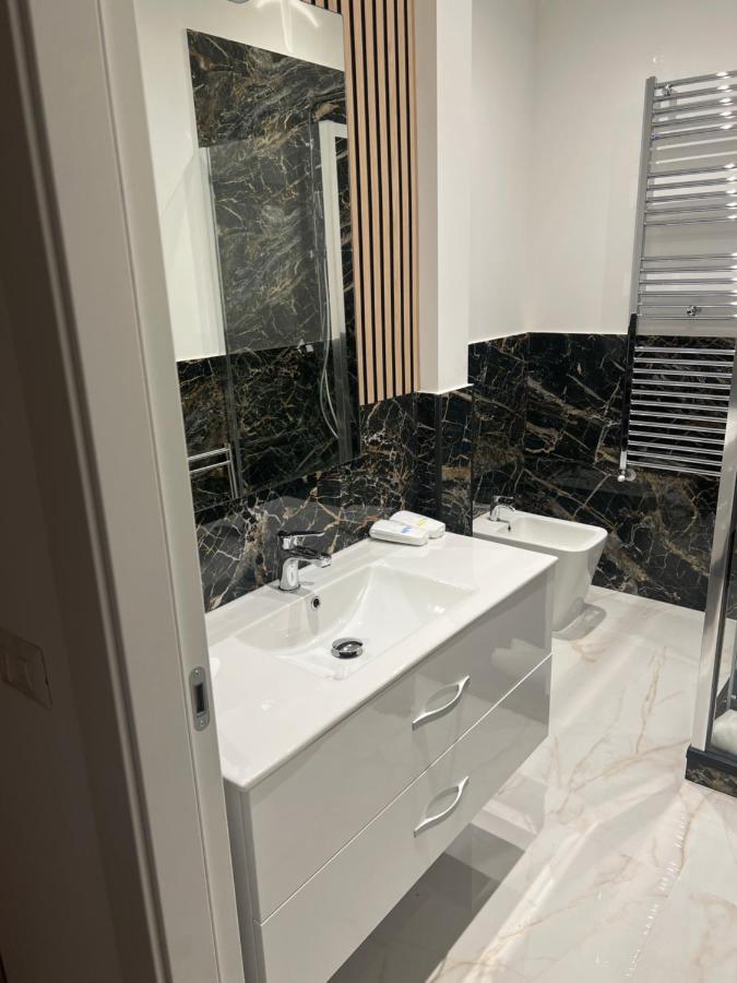 P18&Rooms Palestrina 18 Milan Bagian luar foto