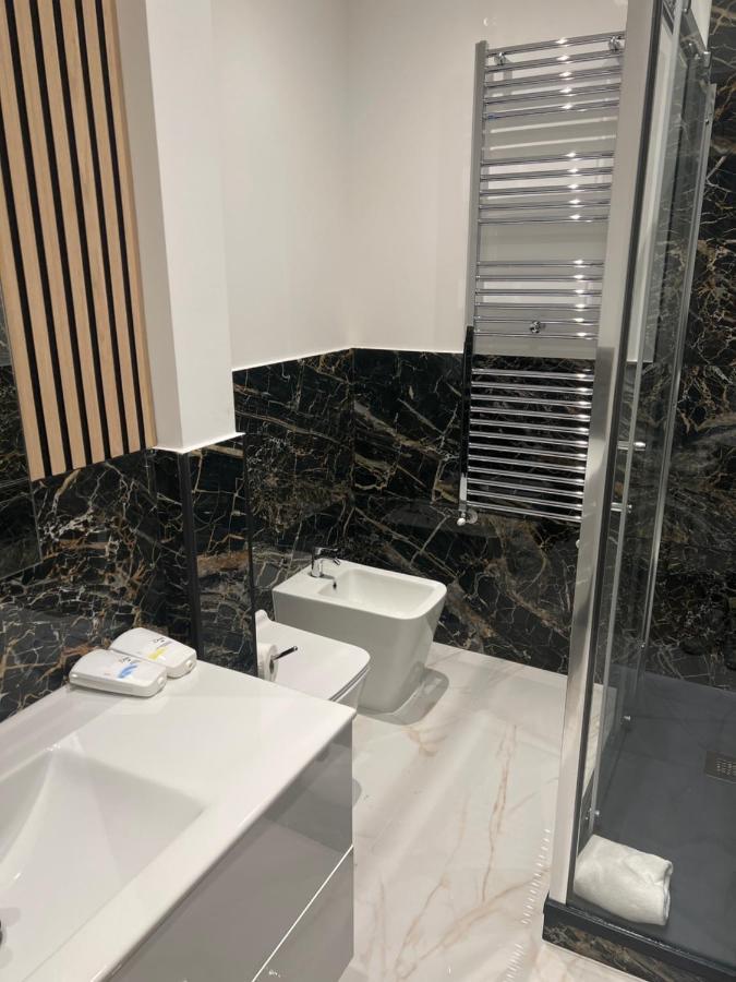 P18&Rooms Palestrina 18 Milan Bagian luar foto